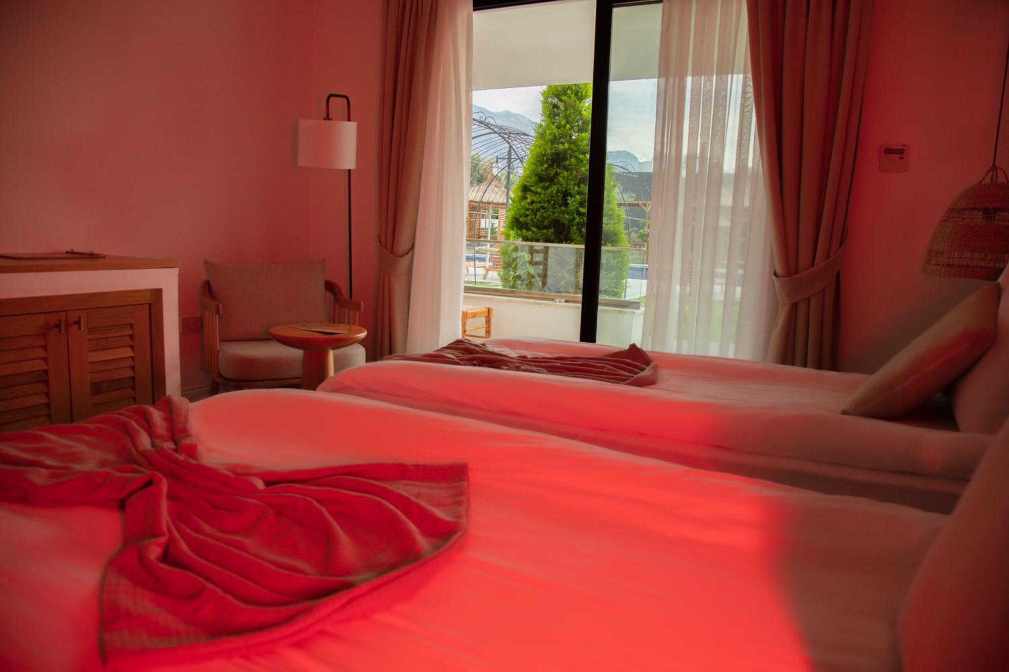 Palmonte Suites Hotel & Spa Karavas  エクステリア 写真
